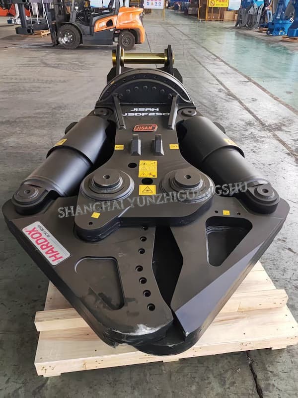 hydraulic shear JSDF80 JSDF80 hydraulic shear cutting the scrap steel